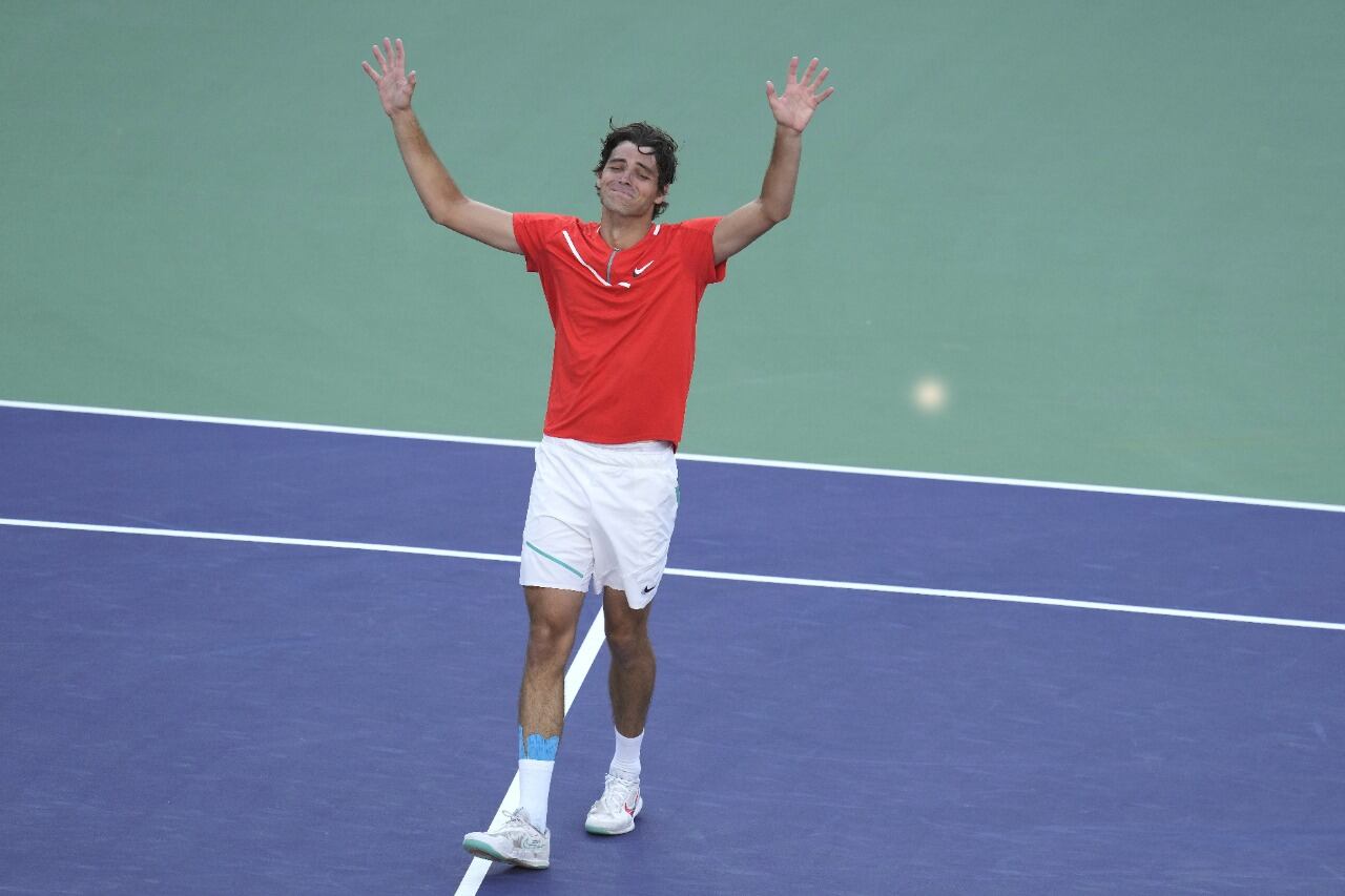 Taylor Fritz festeja la obtención del segundo título de su carrera.