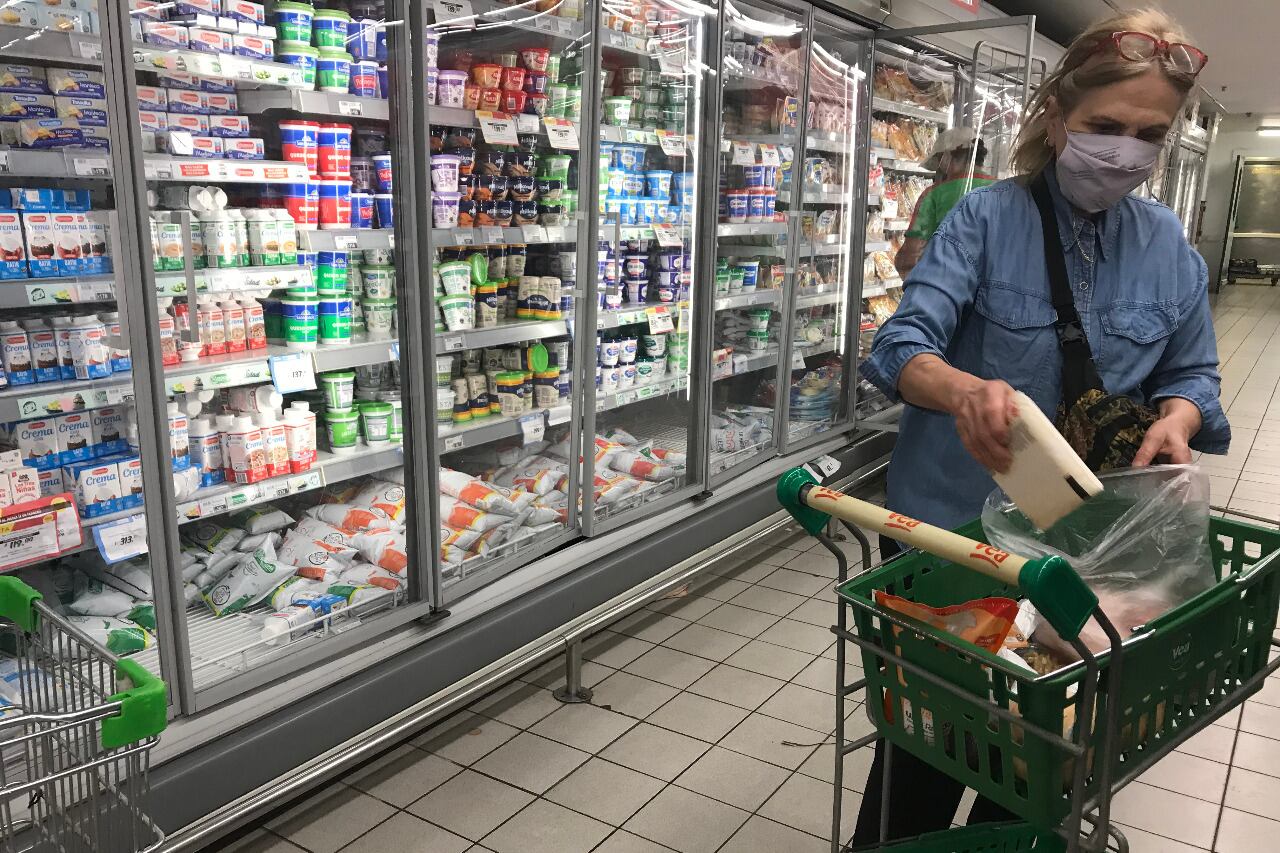 Alimentos y Bebidas no alcohólicas subió 4,9 por ciento en enero pasado, pero al tope del ranking de alzas se ubicó el rubro de Telecomunicaciones con el 7,5 por ciento.