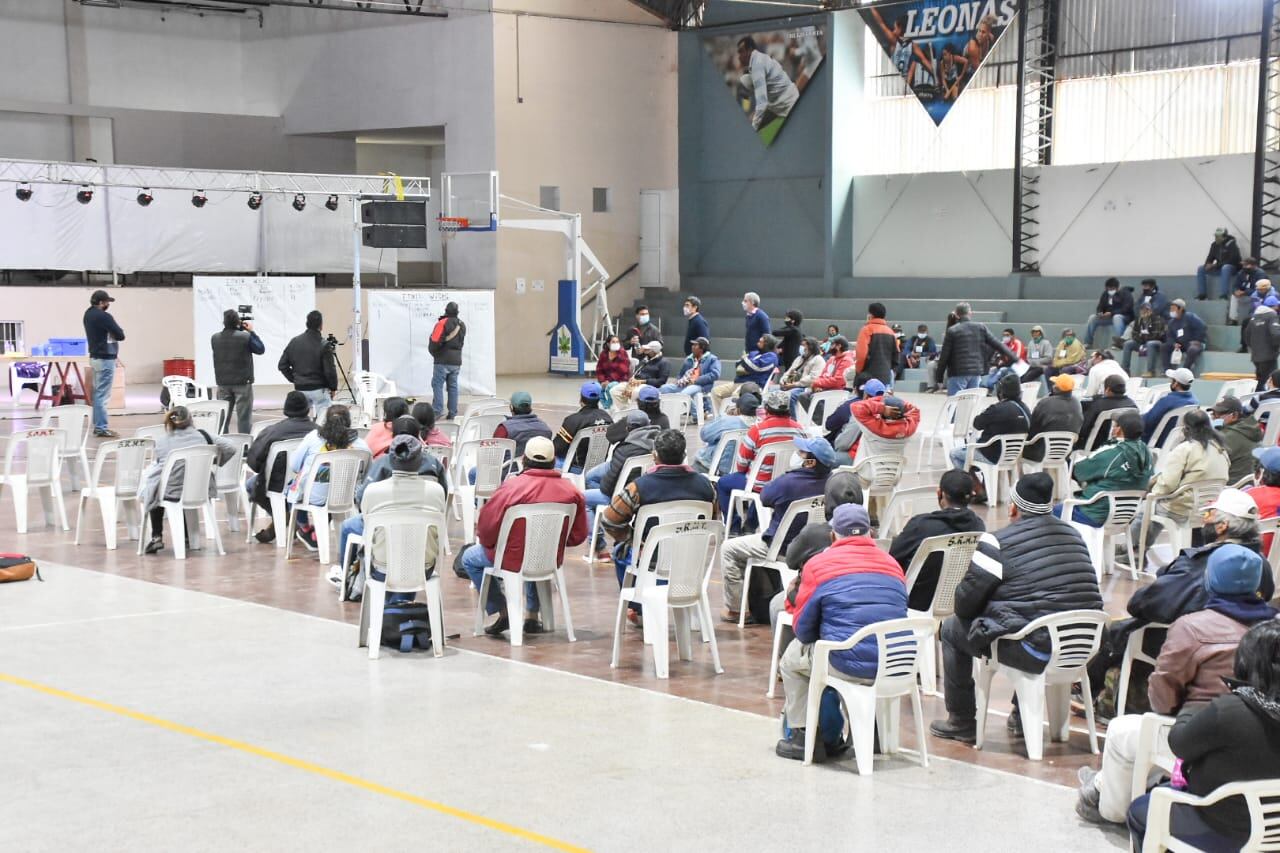 Congresales comunitarios votan a los vocales del IPPIS.