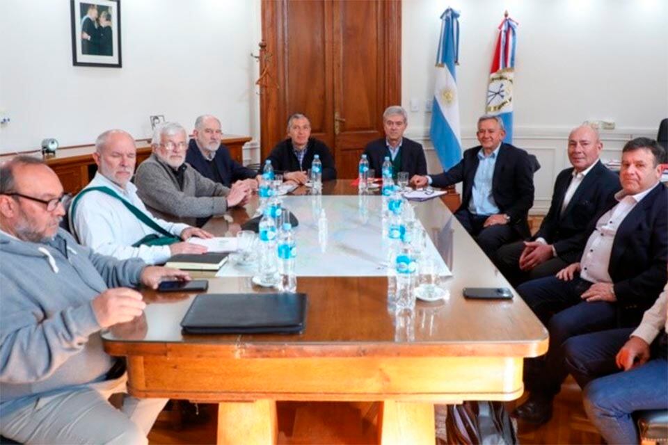 La primera mesa paritaria de hoy fue con los estatales en Santa Fe.
