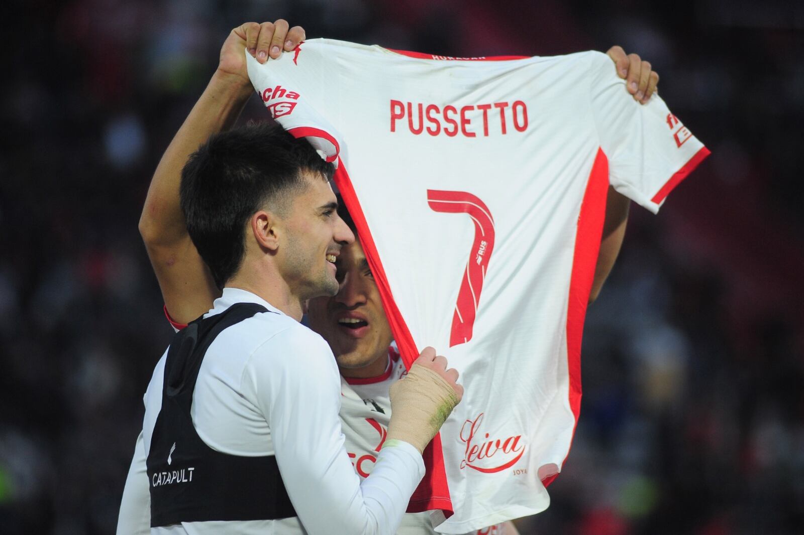Pussetto se sacó la camiseta para festejar su gol de penal