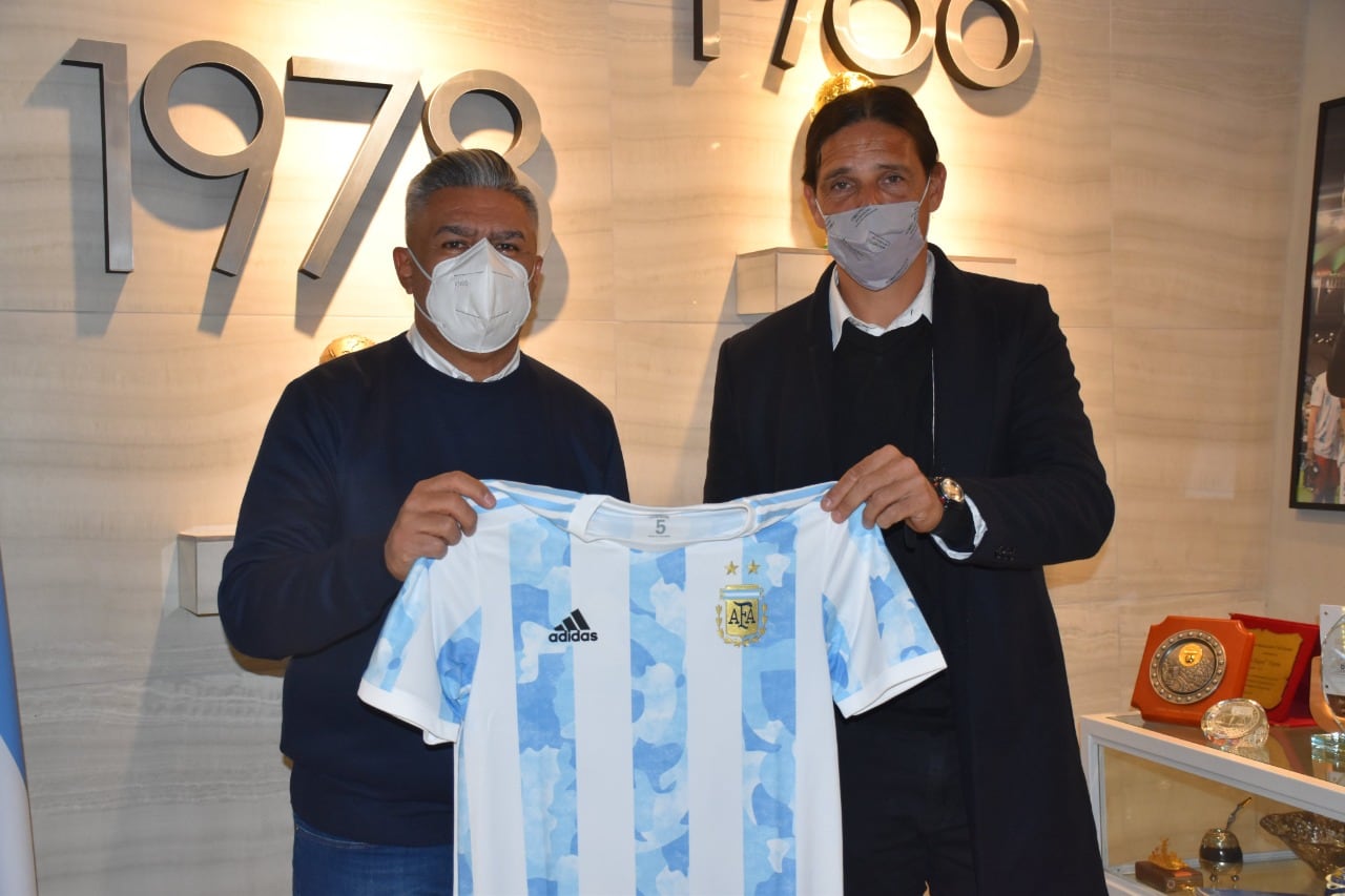 Chiqui Tapia y Portanova, nuevo DT de la Selección femenina.