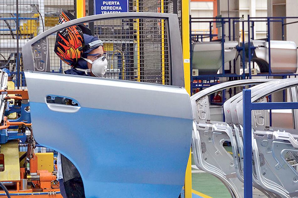 El desequilibrio autopartista exhibe el bajo nivel de ensamblajes de partes locales en los vehículos.