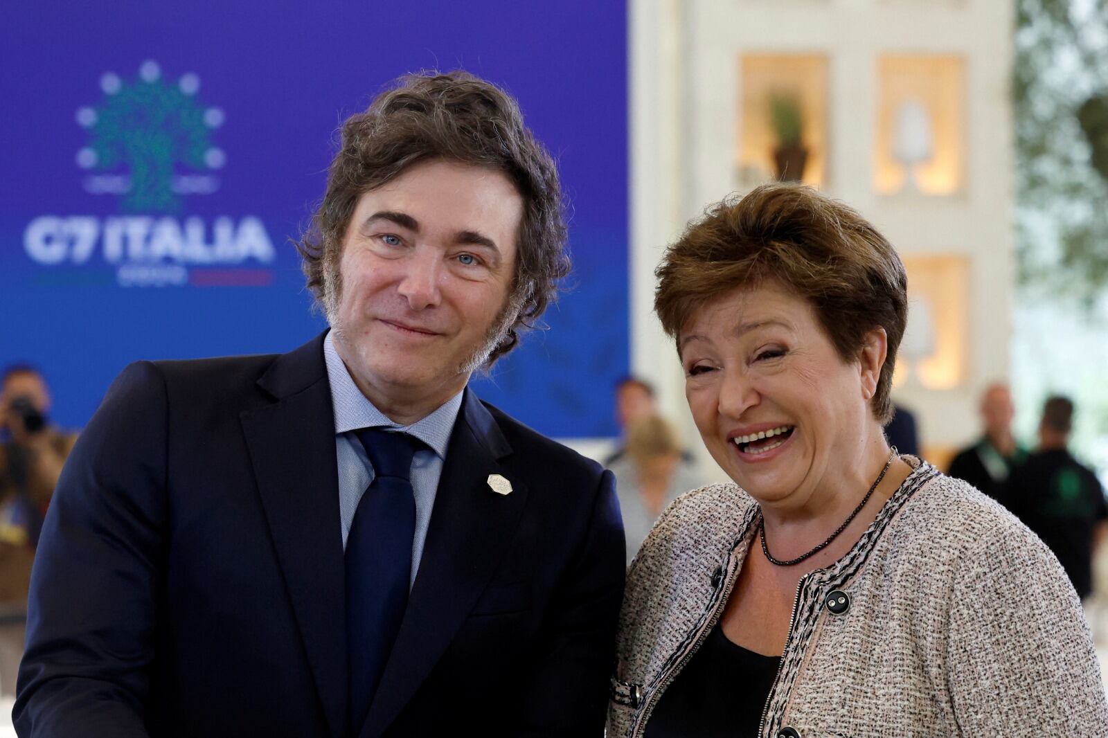 El Presidente Javier Milei con Kristalina Georgieva durante la cumbre del G7 en Italia.
