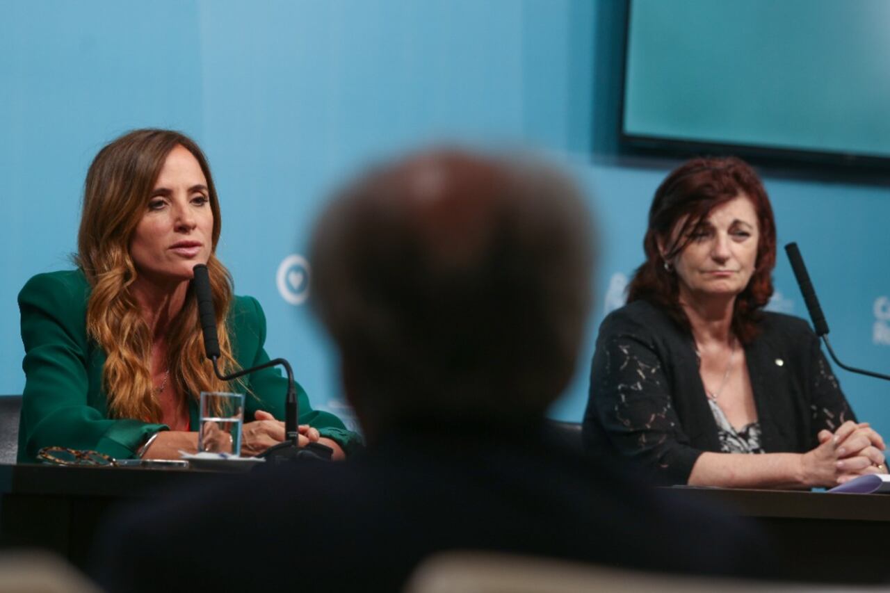 Las ministras Tolosa Paz y Olmos, en el momento del anuncio