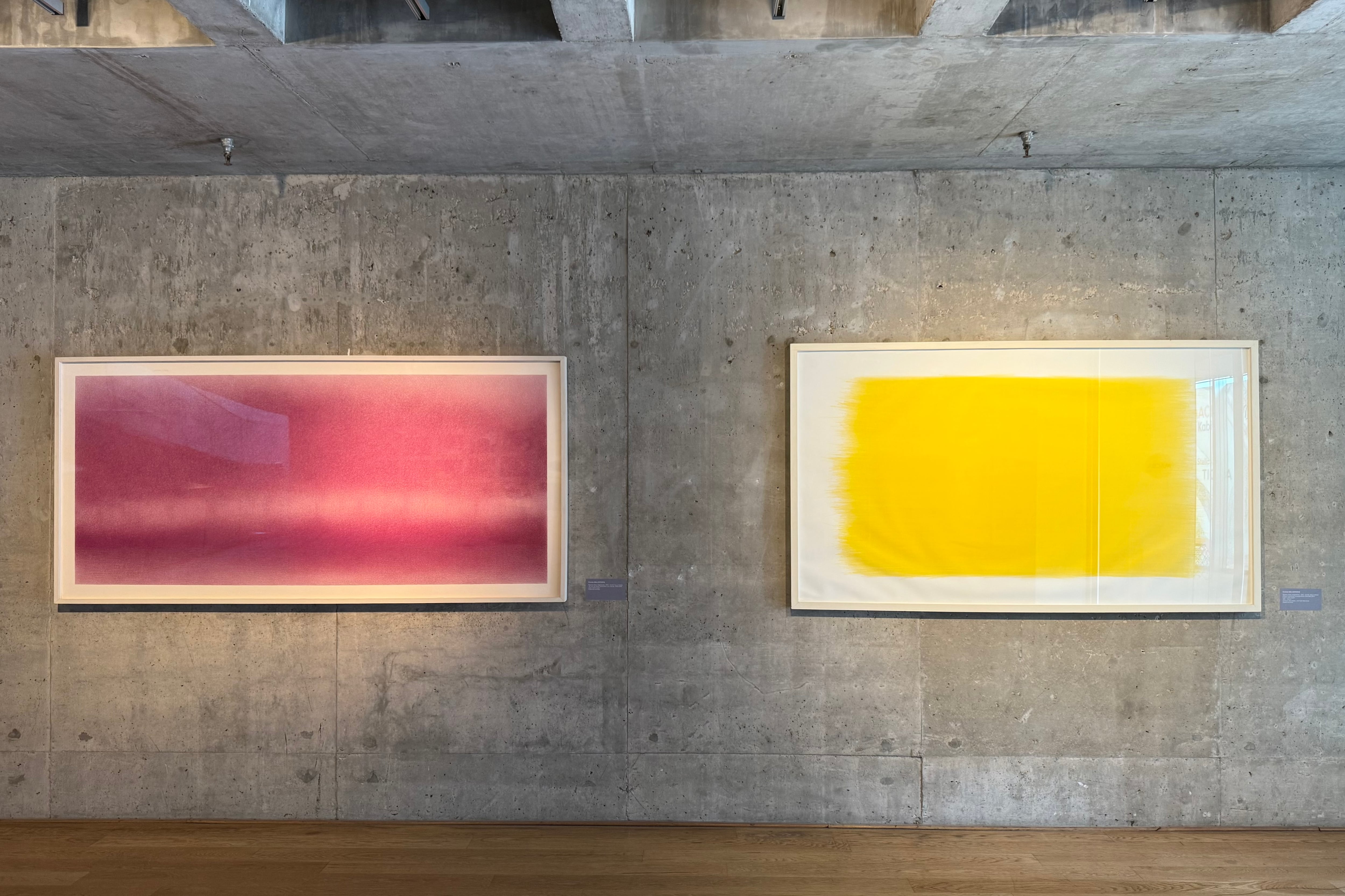 Dos dibujos (2005 y 2015) de Ballesteros. Abajo: "1000 vueltas" (2002), de Ballesteros.