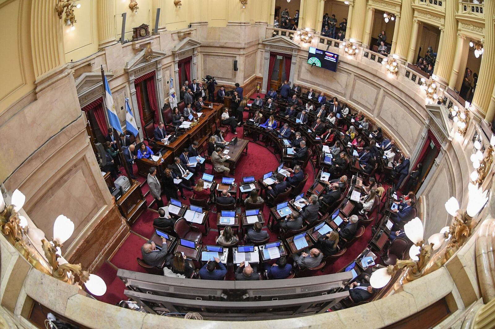 La Ley Bases aprobada en el Senado incluye maquillaje al RIGI sin modificar la esencia perjudicial para la industria nacional.