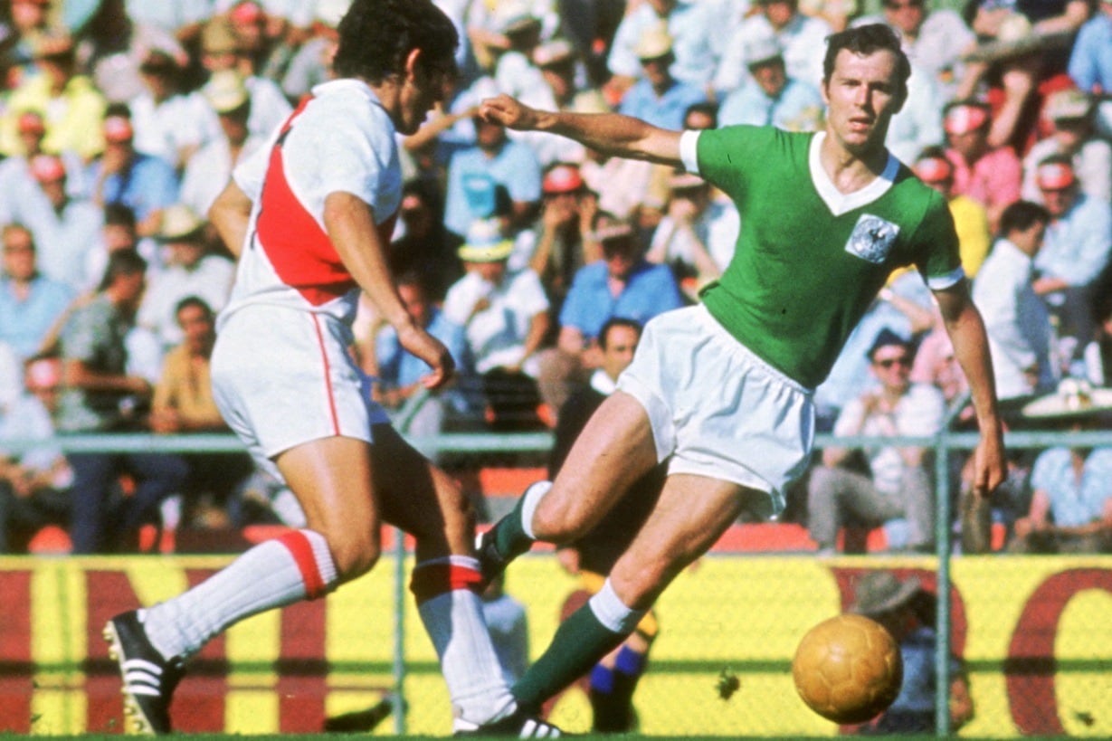 Beckenbauer en acción contra Perú durante el Mundial del '70