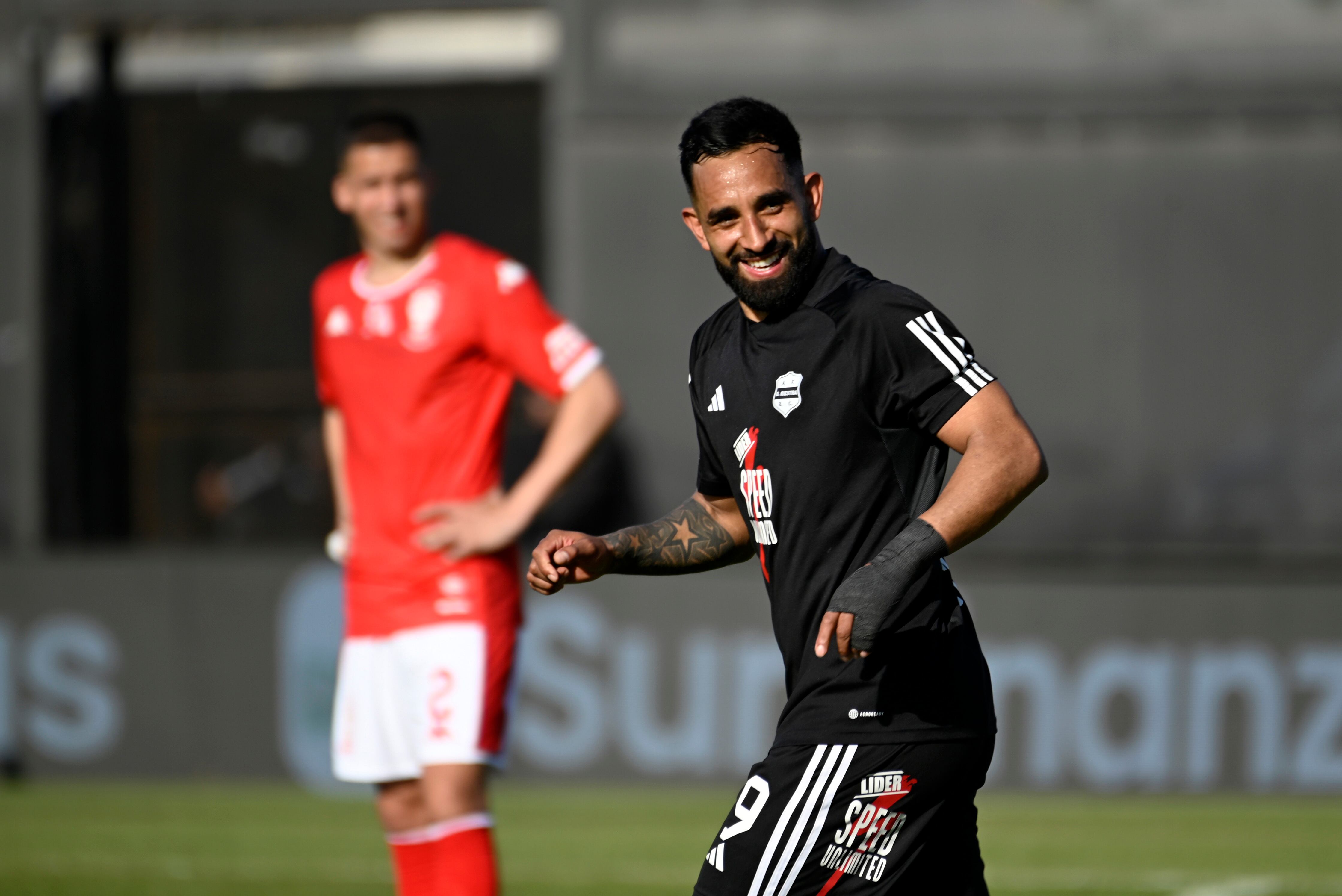 Herrera sonríe luego de marcar su gol