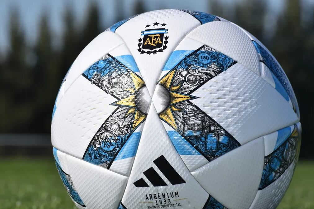 Pelota oficial del fútbol argentino.