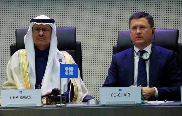 El ministro de Energía de Arabia Saudita, Abdulaziz bin Salman Al-Saud, y el ministro de Energía de Rusia, Alexander Novak.