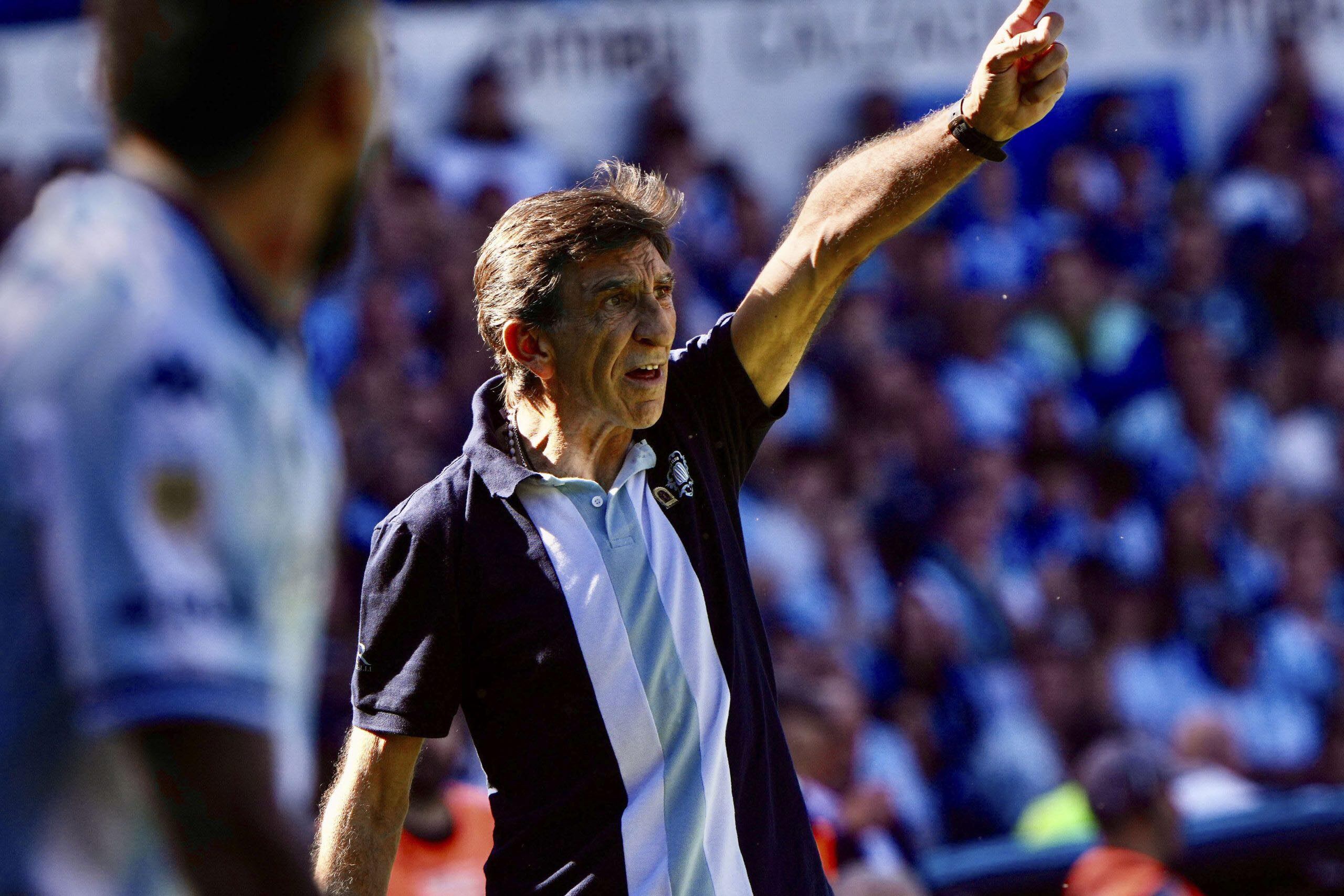 Gustavo Costas, ídolo, hincha y entrenador de la Academia.