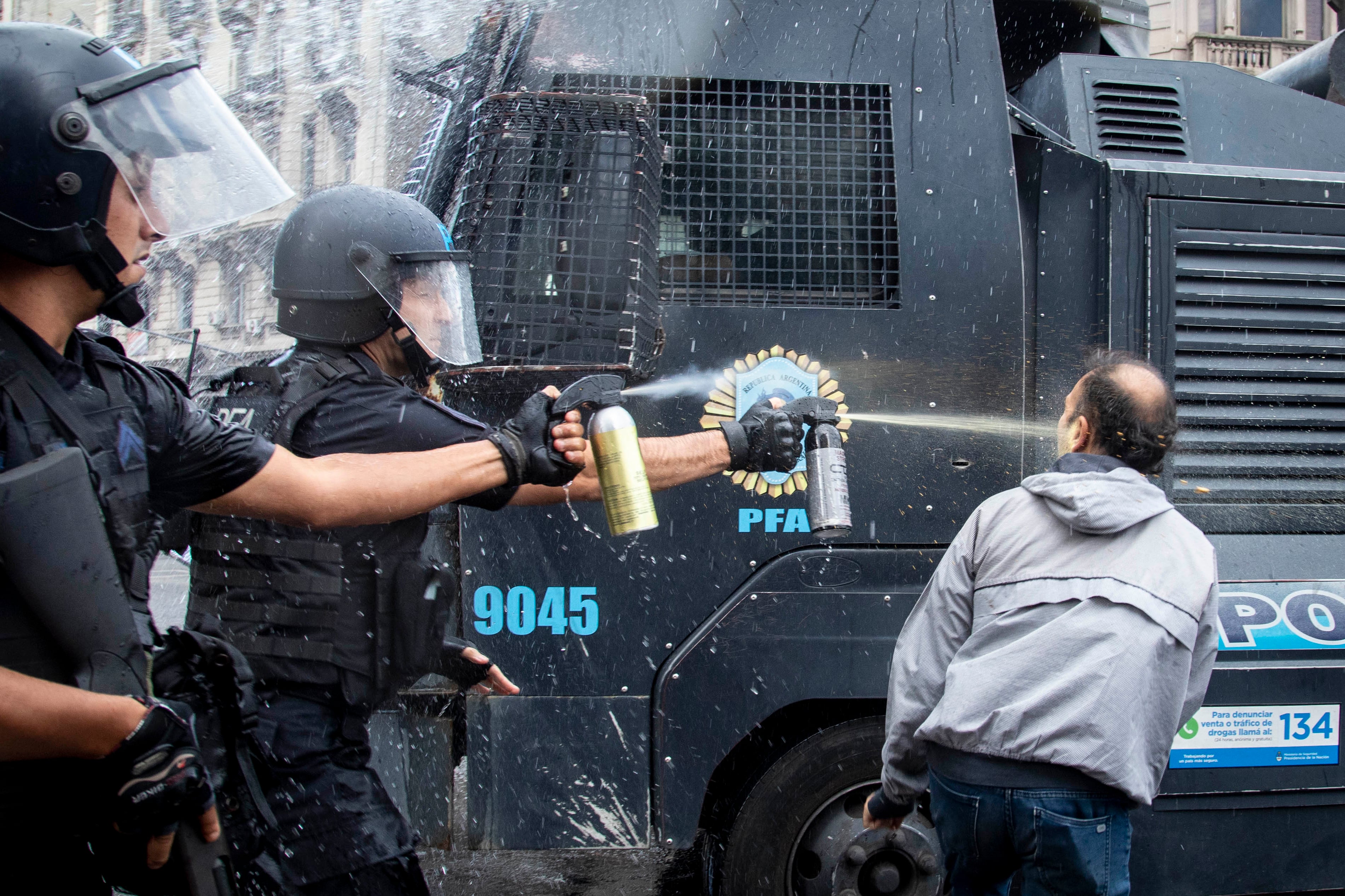 Patricia Bullrich reprime jubilados