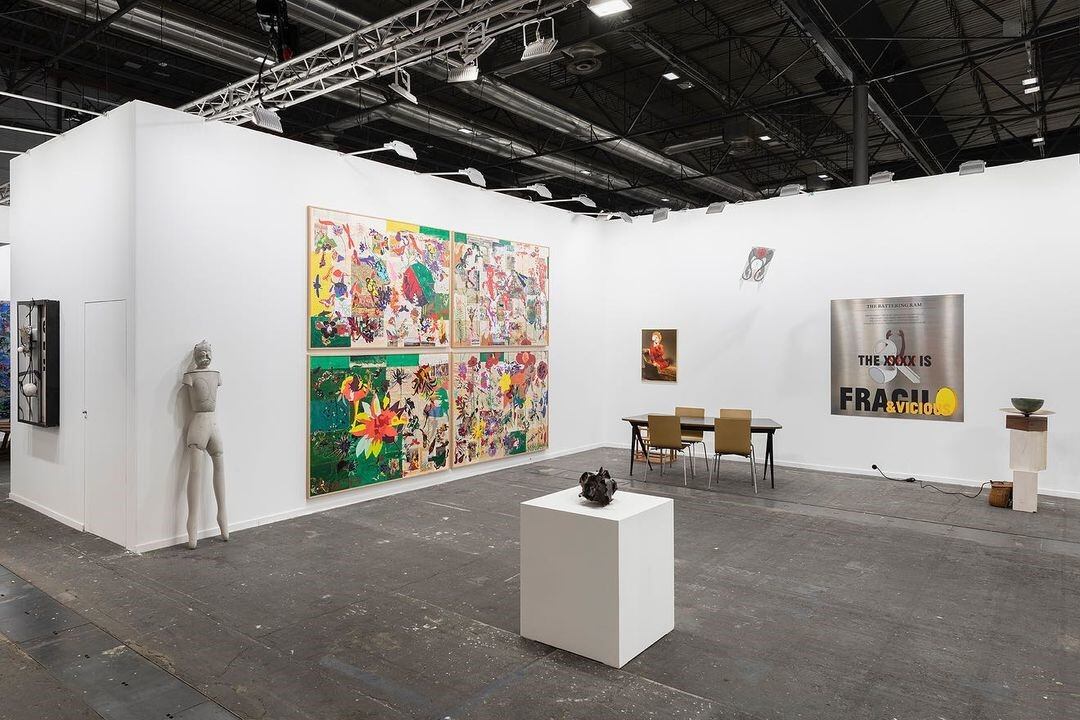 Las cuatro obras embargadas del pintor español José María Sicilia. Imagen: @galeriechantalcrousel.