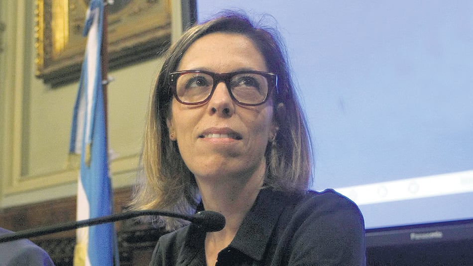 La titular de la OA, Laura Alonso, contrató a una consultora privada dedicada a hacer lobby.