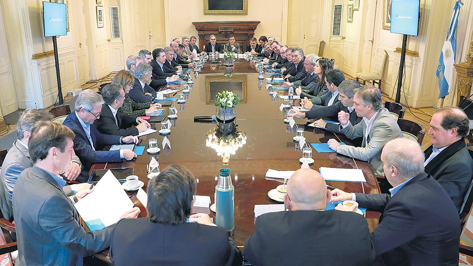 En medio de la crisis económica, el presidente Mauricio Macri realizó ayer una reunión de Gabinete ampliado en la Casa Rosada.