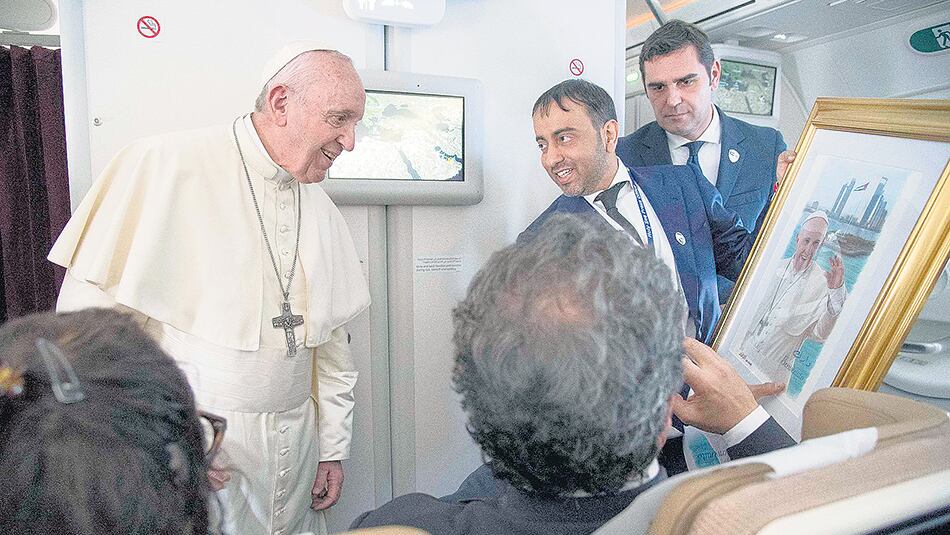 Rumbo a Roma, el Papa dijo a los periodistas que aún no leyó la carta de Maduro.