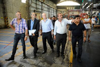 Contigiani y los inversores en la planta de Mefro Wheels cerrada desde el mes pasado.