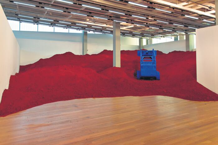 Vista de una de las obras de Anish Kapoor en el Parque de la Memoria.