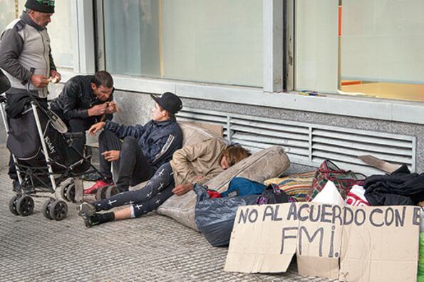 Once millones de personas no cubren la canasta básica, 750.000 más que el semestre anterior.