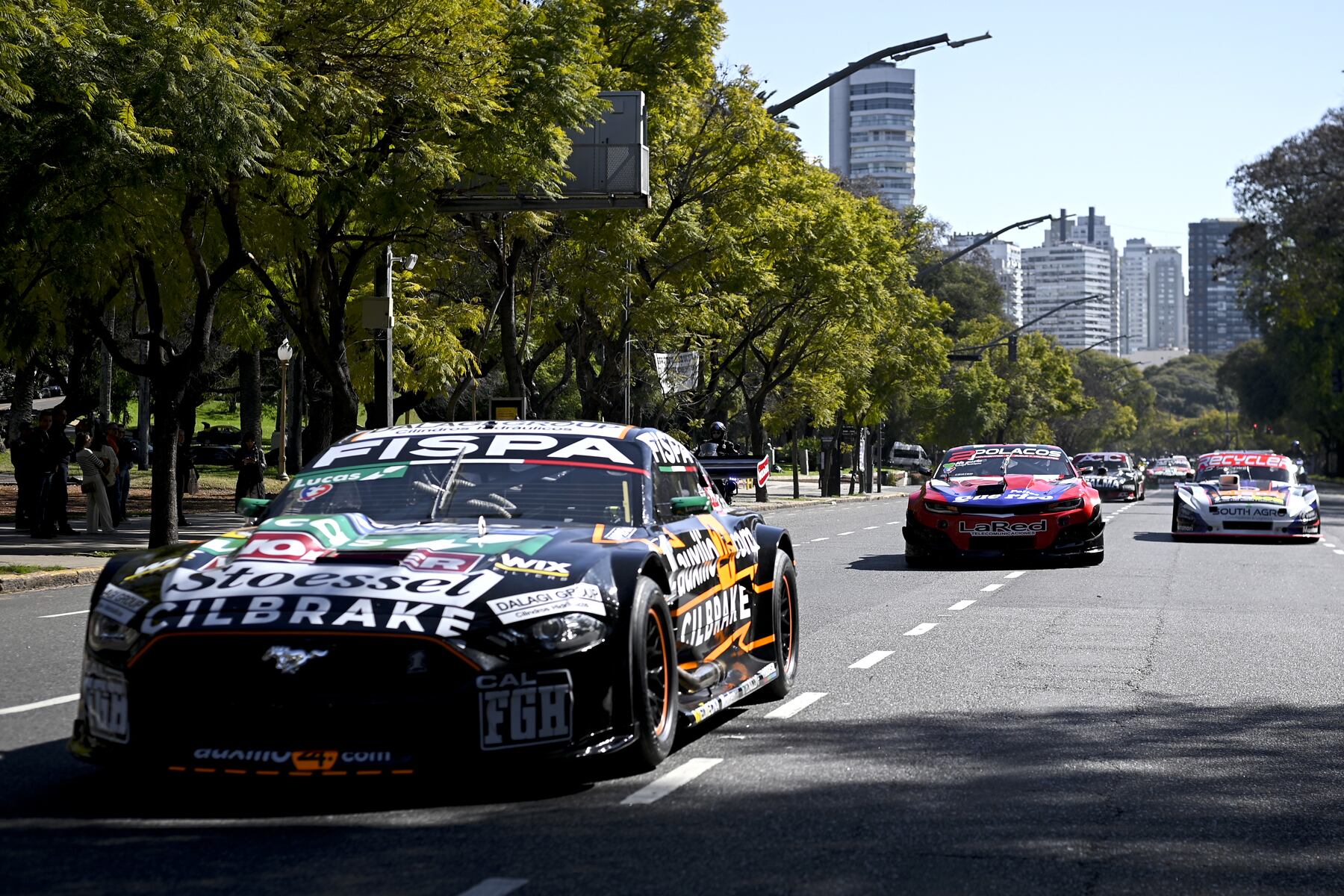 El campeón Santero lideró una caravana por Av del Libertador