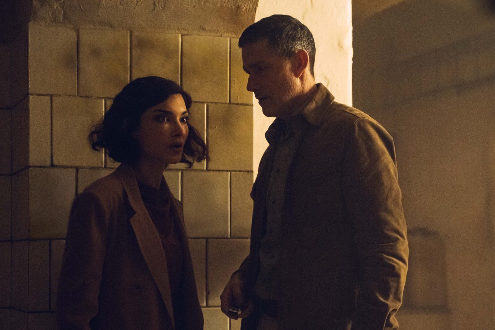 Matthew Fox de Lost vuelve a encarnar un héroe imprevisto.