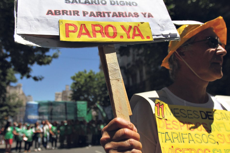 Los estatales encabezaron diversas protestas para pedir una recomposición salarial.