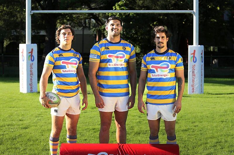 Los jugadores de Hindú con su nueva indumentaria.