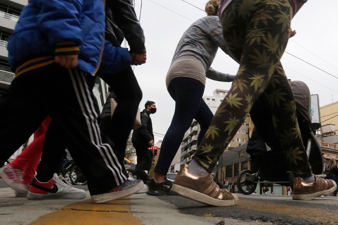 Las aglomeraciones multiplicaron los contagios que se desplazaron al interior.