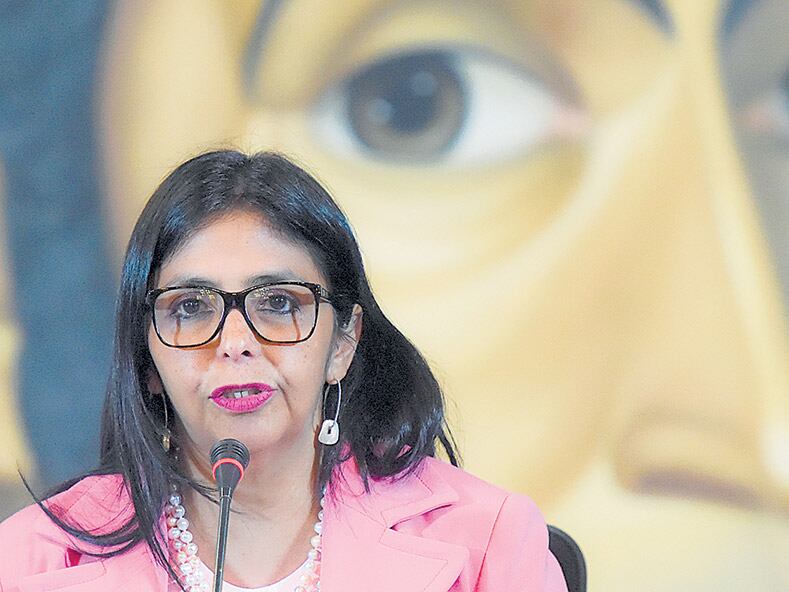 “Están dándoles aliento a los factores violentos en Venezuela”, acusó Rodríguez.