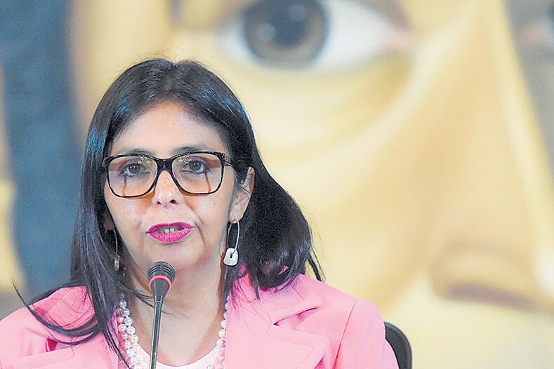 “Están dándoles aliento a los factores violentos en Venezuela”, acusó Rodríguez.