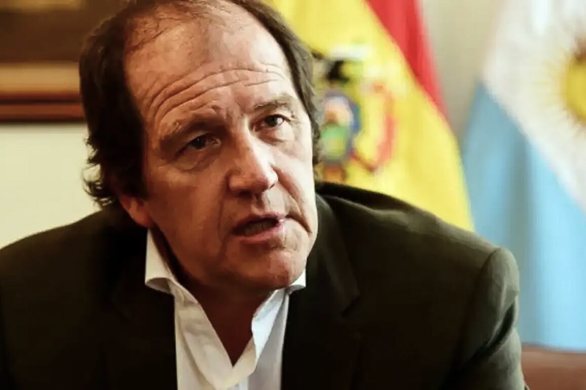 Ariel Basteiro presenta hoy Radiografía de una canallada.