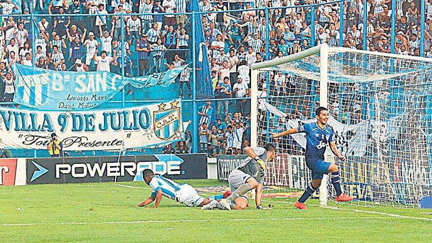 Los tucumanos festejaron con goles de Alvarez, Acosta y Barbieri, en contra.