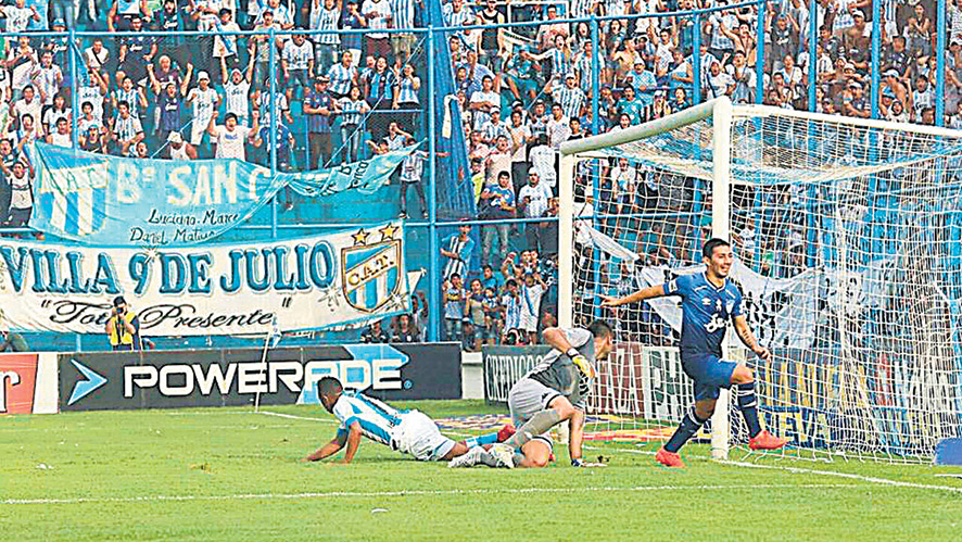 Los tucumanos festejaron con goles de Alvarez, Acosta y Barbieri, en contra.