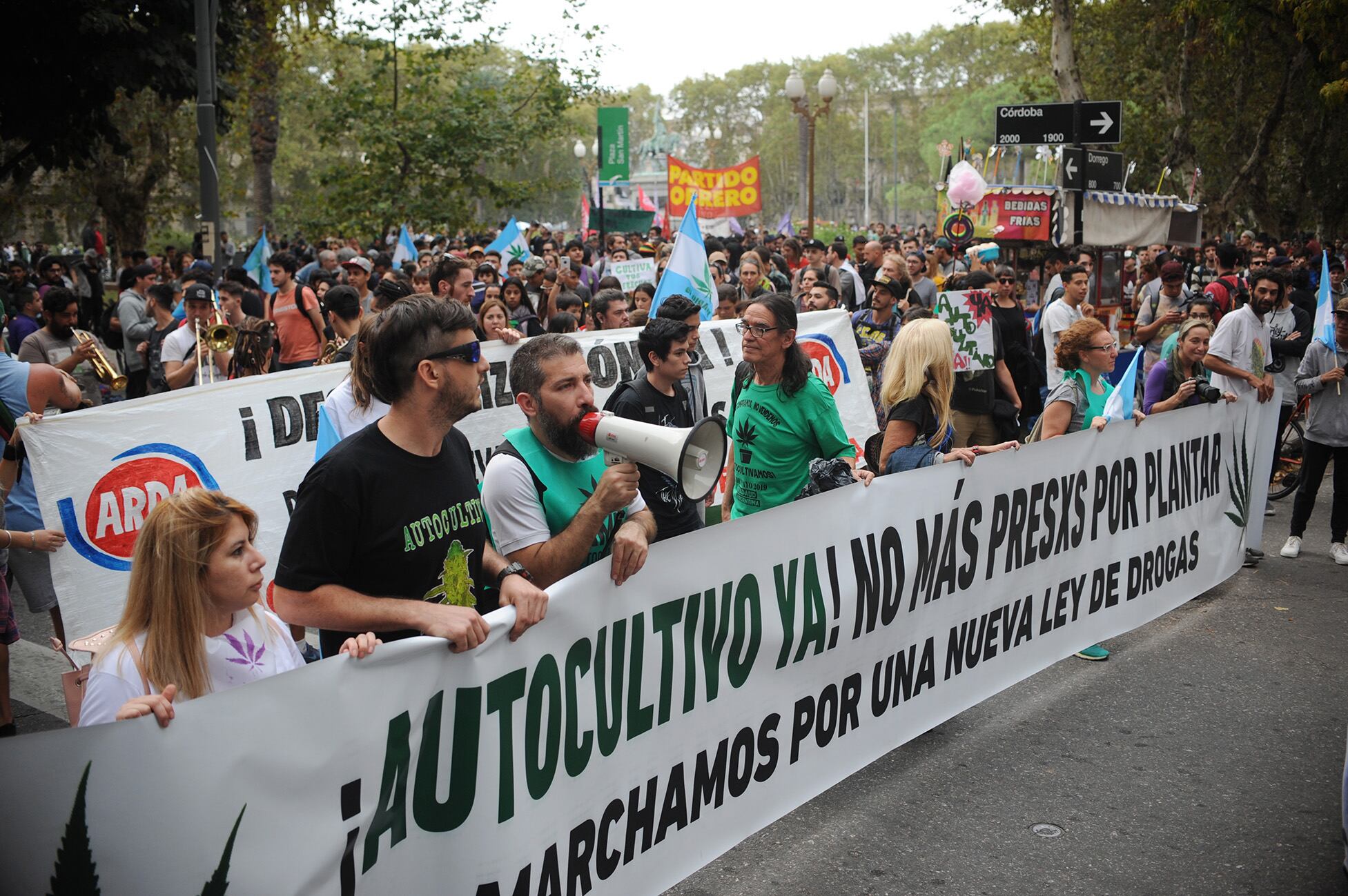 La marcha fue encabezada por organizaciones como Arda, Arec, Aupac y Lanpud, entre otras muchas.