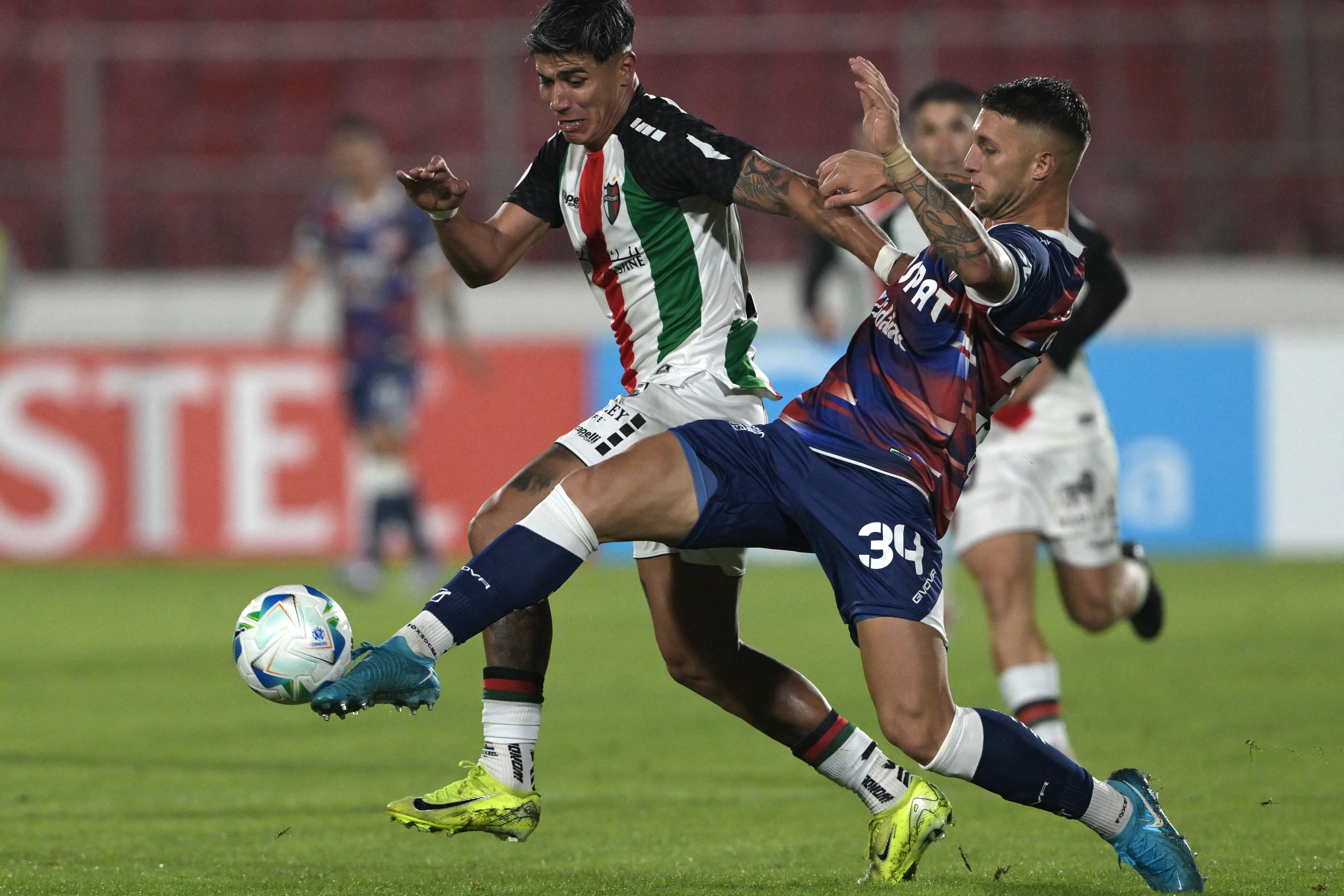 Franco Pardo tuvo un partido complicado.