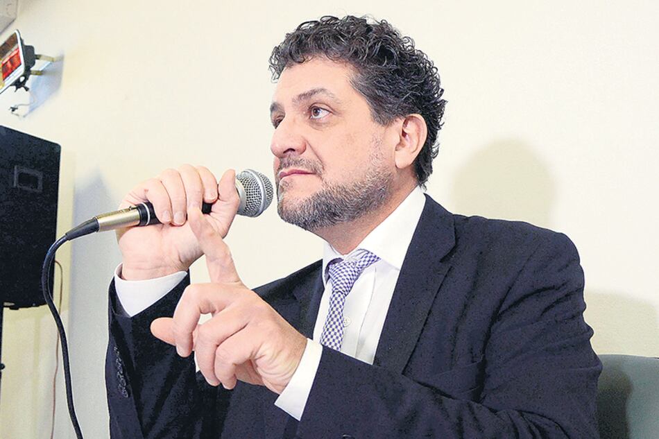 “Hubo muchas decisiones que molestaron al poder”, dijo Arias.