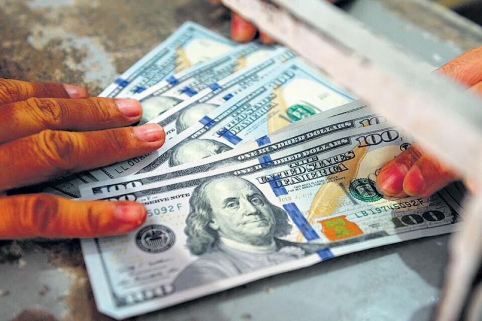 La cotización del dólar y el dólar blue en vivo.    