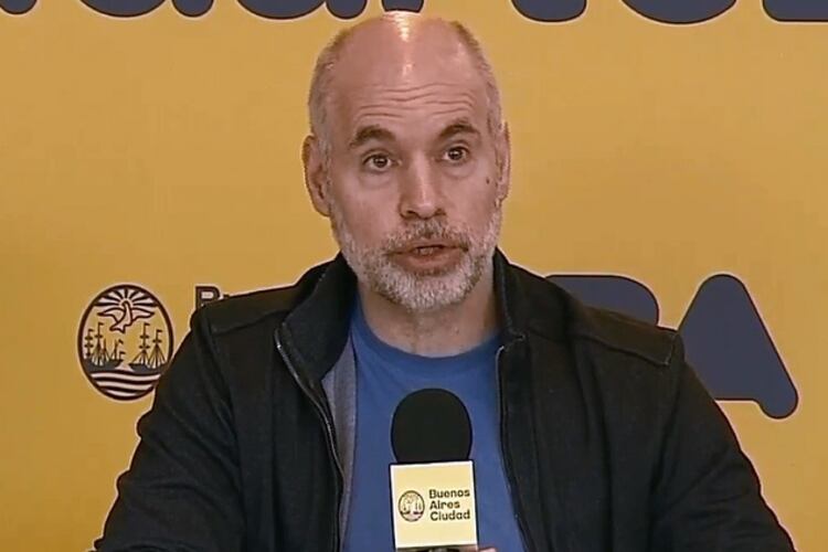 El jefe de Gobierno, en su encuentro con la prensa, esta mañana.