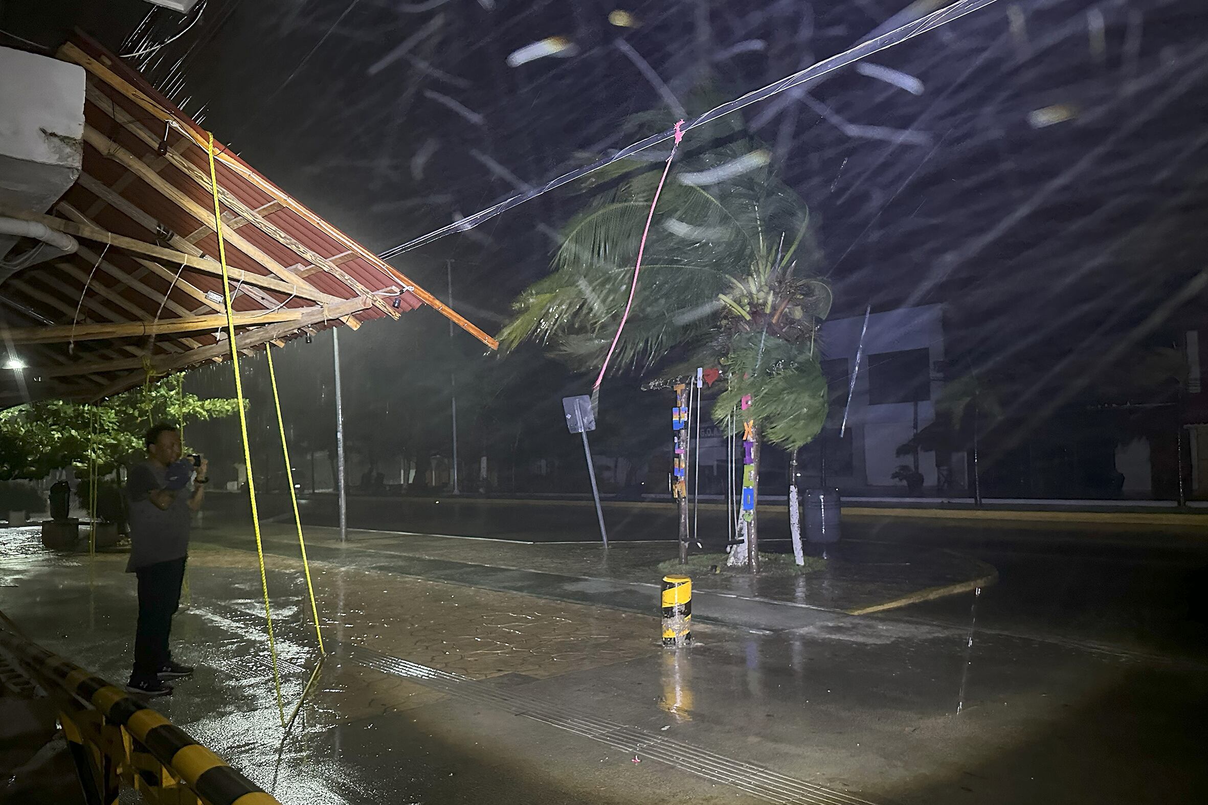 Tras los destrozos en México, Beryl azotó Estados Unidos