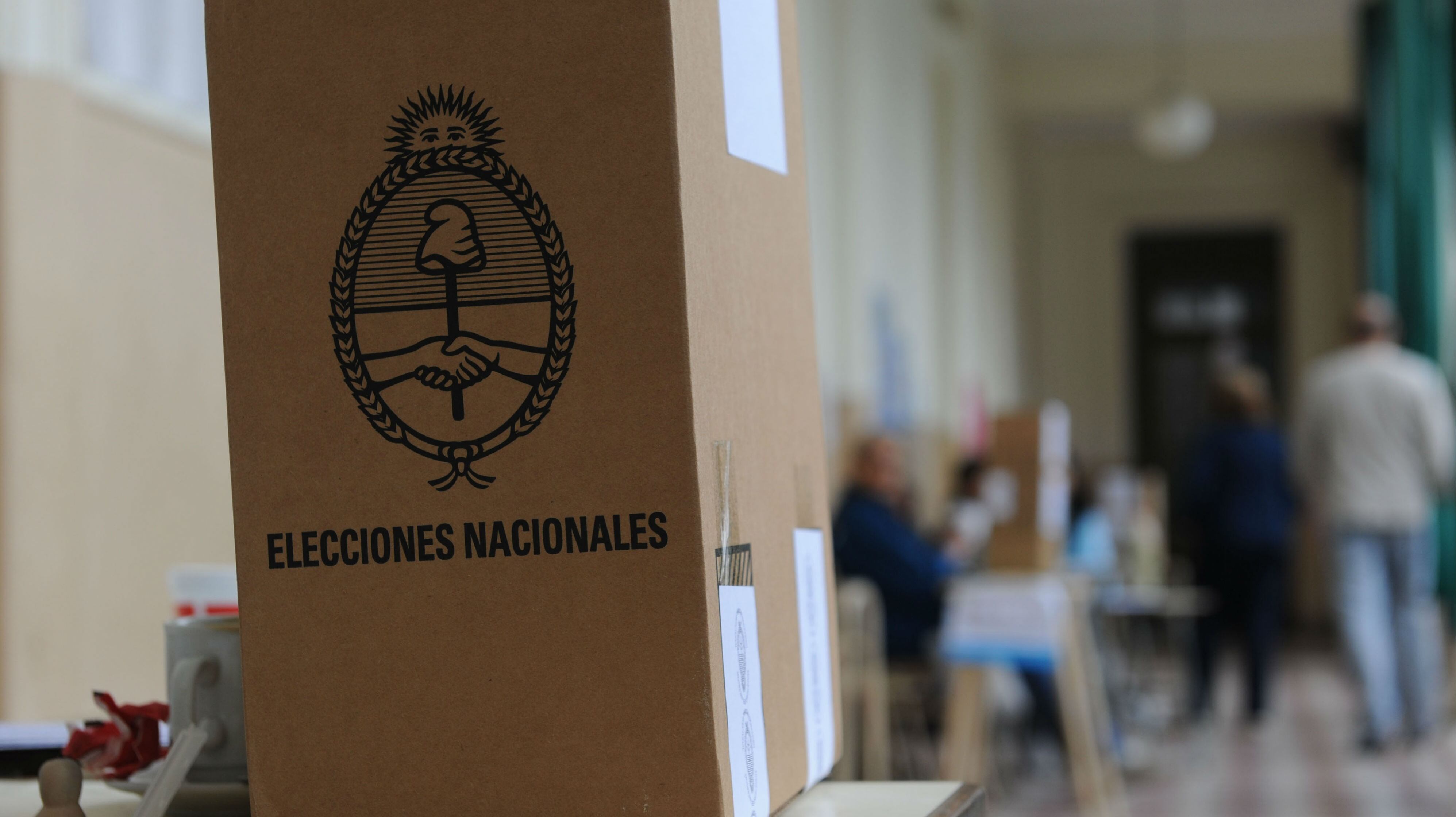 El elector deberá acudir con su DNI al establecimiento asignado, que puede consultarse en la web de la Cámara Nacional Electoral o en la aplicación Mi Argentina