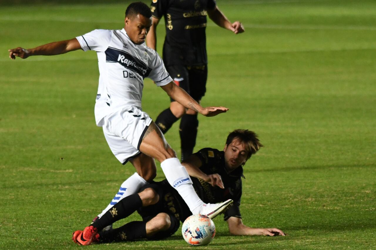El encuentro fue muy luchado en Santa Fe.