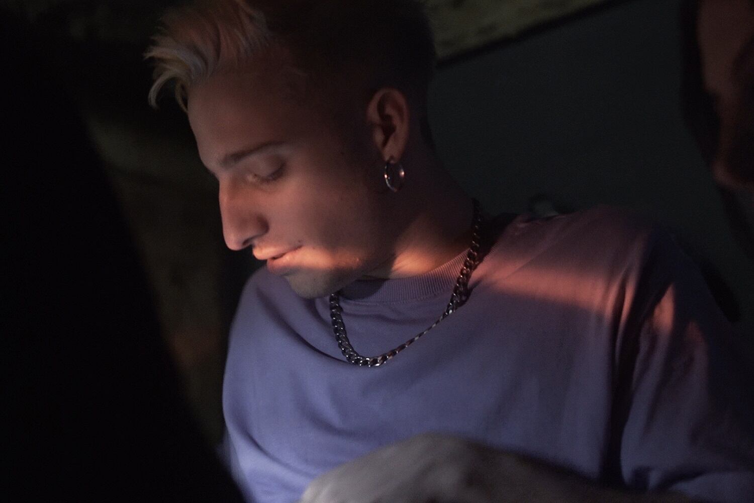 El corto de Camila Chaves Stillger muestra a Wos en estudio, entre amigos, en sus shows y en las competiciones de freestyle.