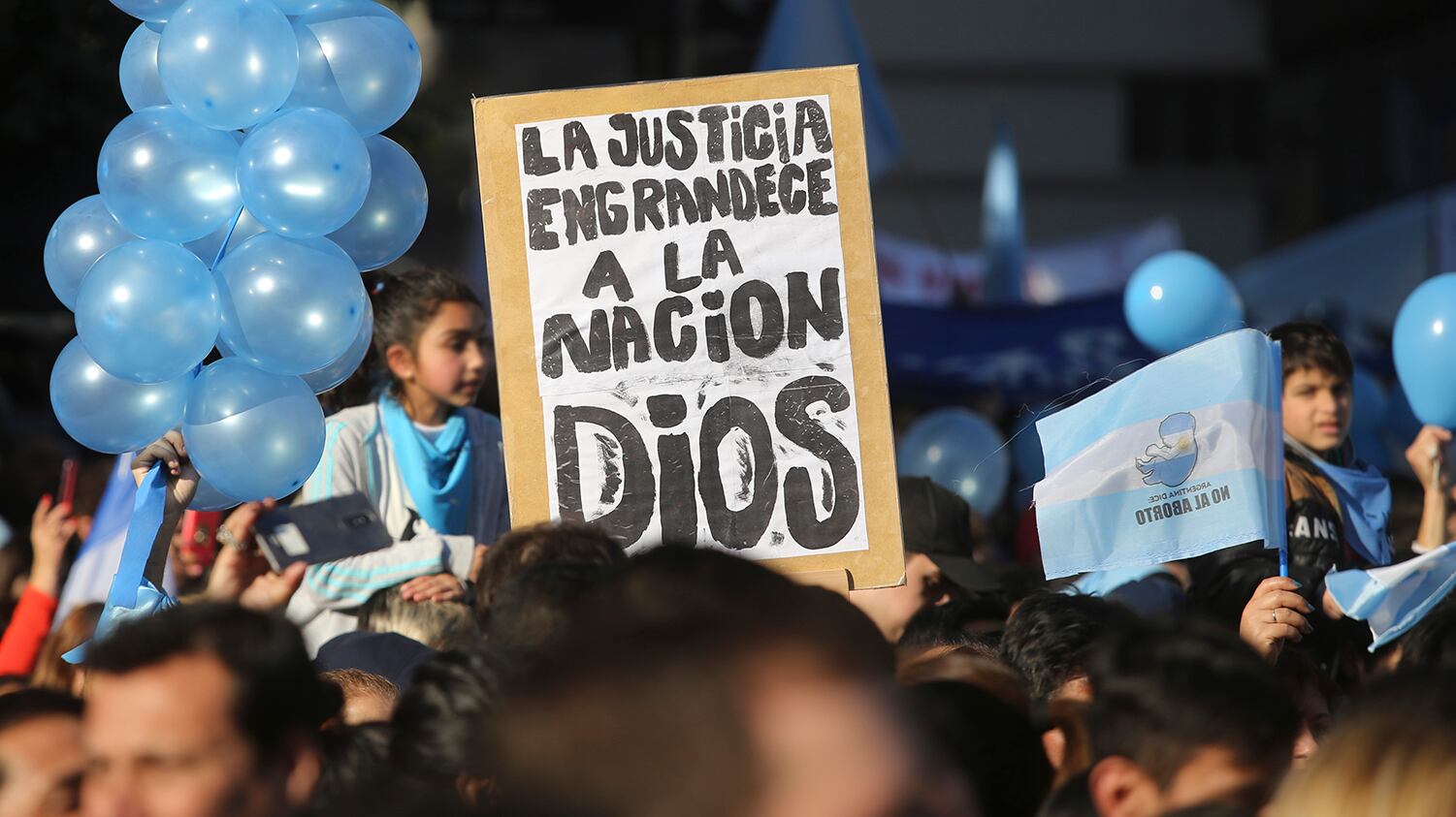 Una marcha evangélica antiderechos: los grupos religiosos mantuvieron su presencia también en la calle.