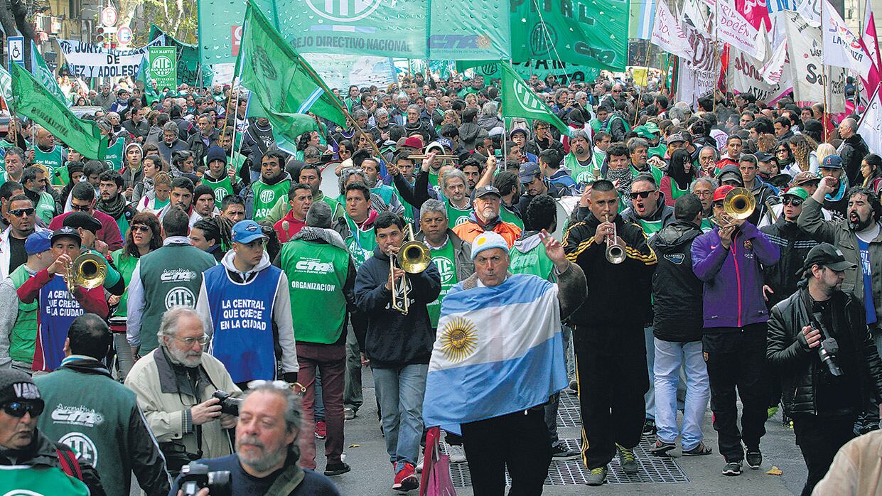 Los trabajadores estatales se preparan para otro fin de año negro signado por las cesantías.