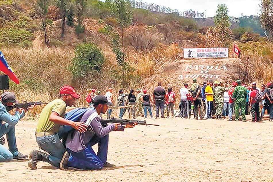 Jornada de entrenamiento de milicias bolivarianas en Macarao, sur de Caracas.