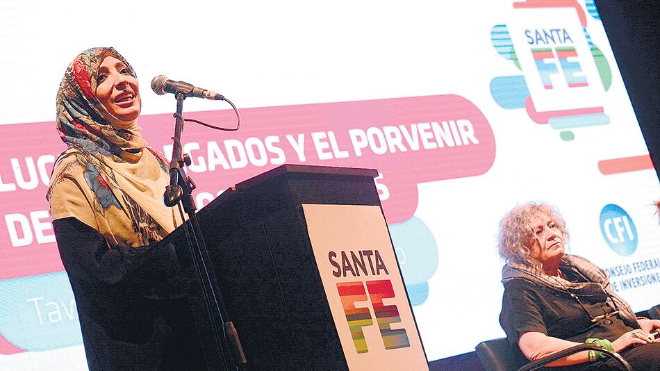 Tawakkul Karman y Rita Segato fueron ovacionadas en el colmado teatro El Círculo, de Rosario.