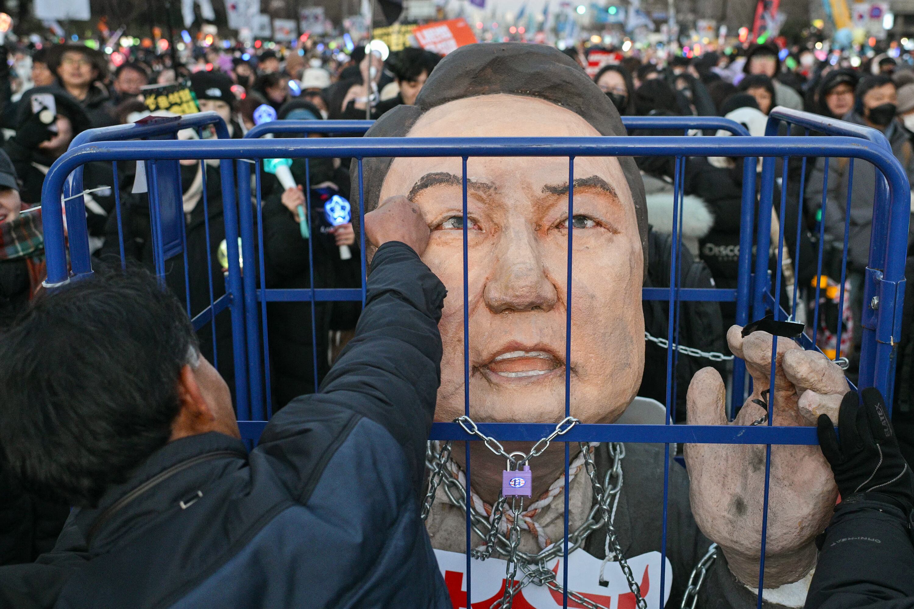 Yoon caricaturizado durante una protesta en Seúl.