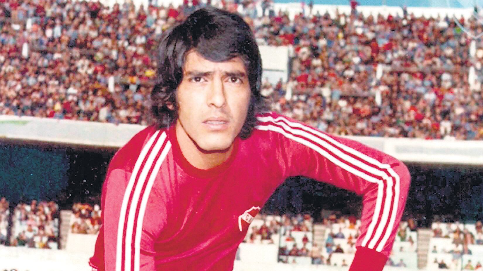 El Negro Galván, con la camiseta de Independiente.