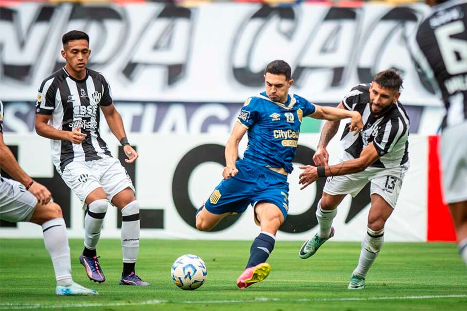 Lovera pidió siempre la pelota en la ofensiva de Central.